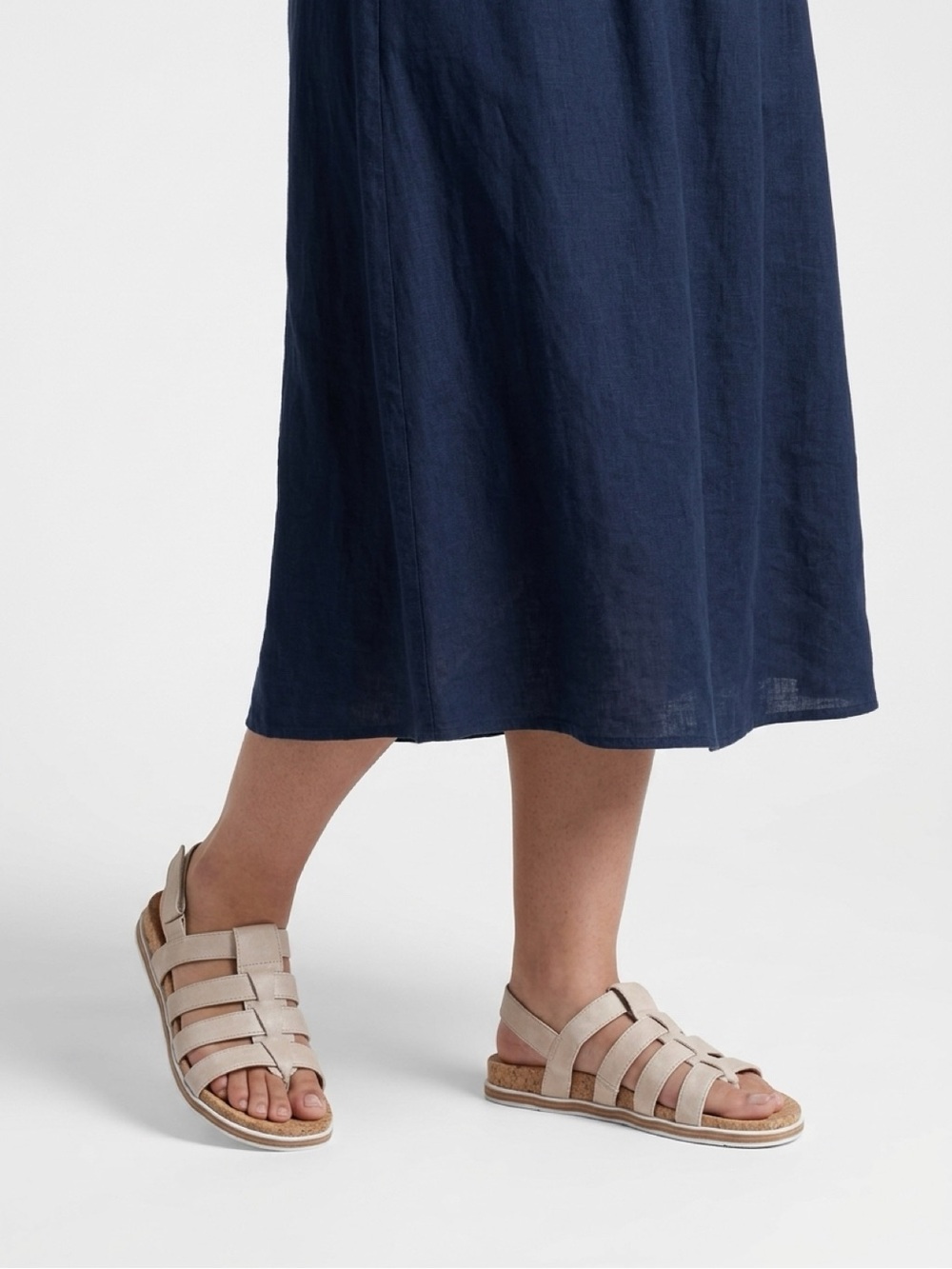 Adrienne Vittadini Cream Strappy Cork Footbed Sandals | size 10